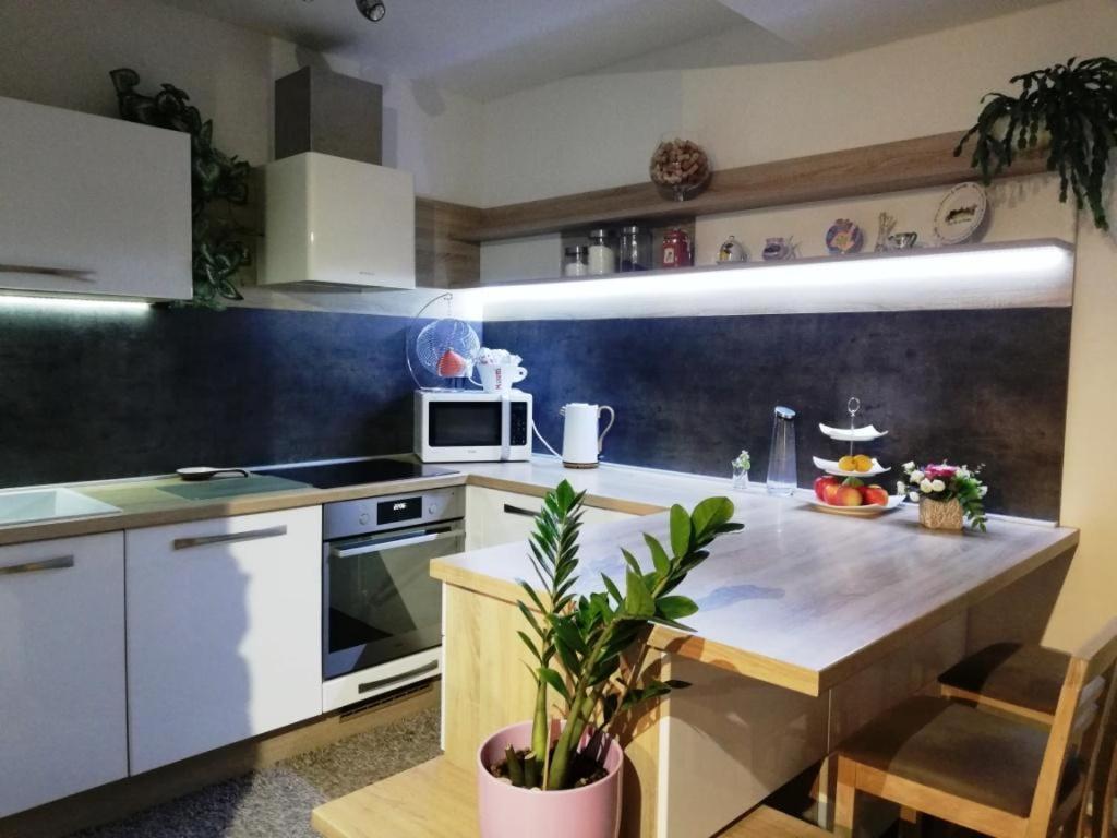 Galeria Stastie Lägenhet Senec Exteriör bild